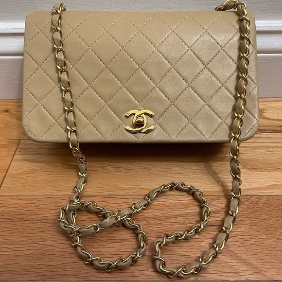 Chanel vintage beige single full flap 24k gold plated hardware with turn lock - Picture 11 of 13